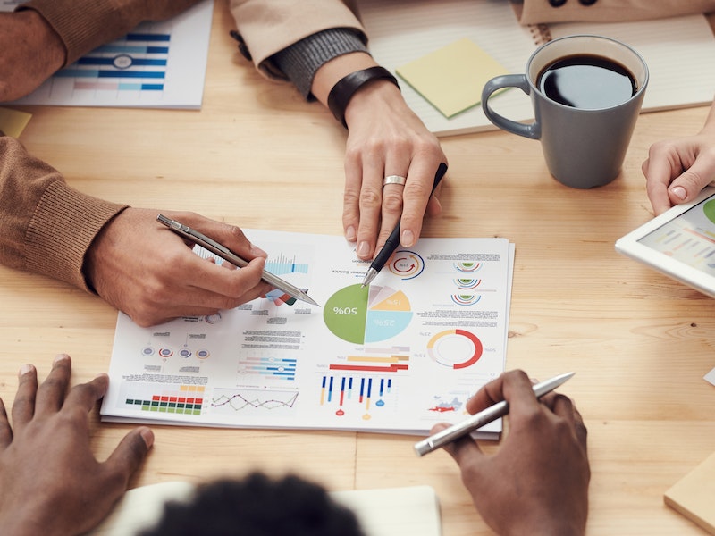 What's the difference between FERS and a thrift savings plan?